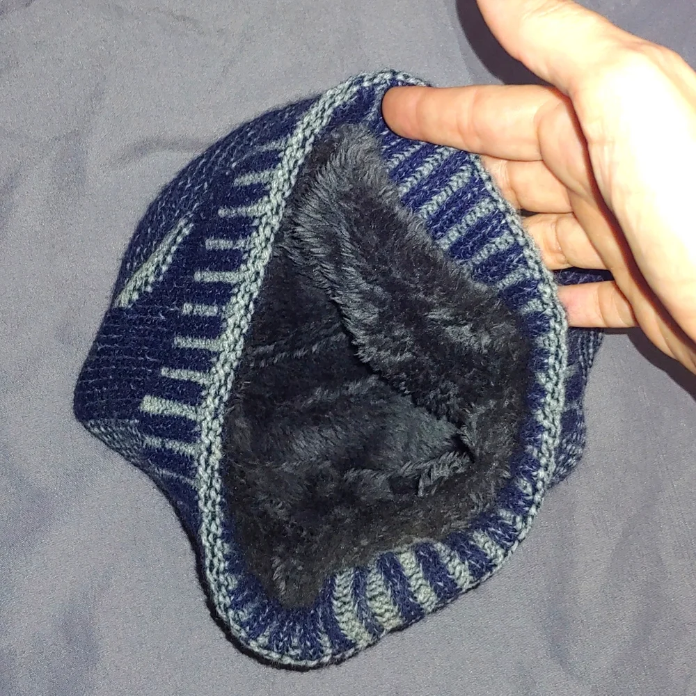 NWOT SKULL BEANIE * GRAY/BLUE * REVERSIBLE * SUPER THICK & SOFT * UNISEX - Picture 2 of 4